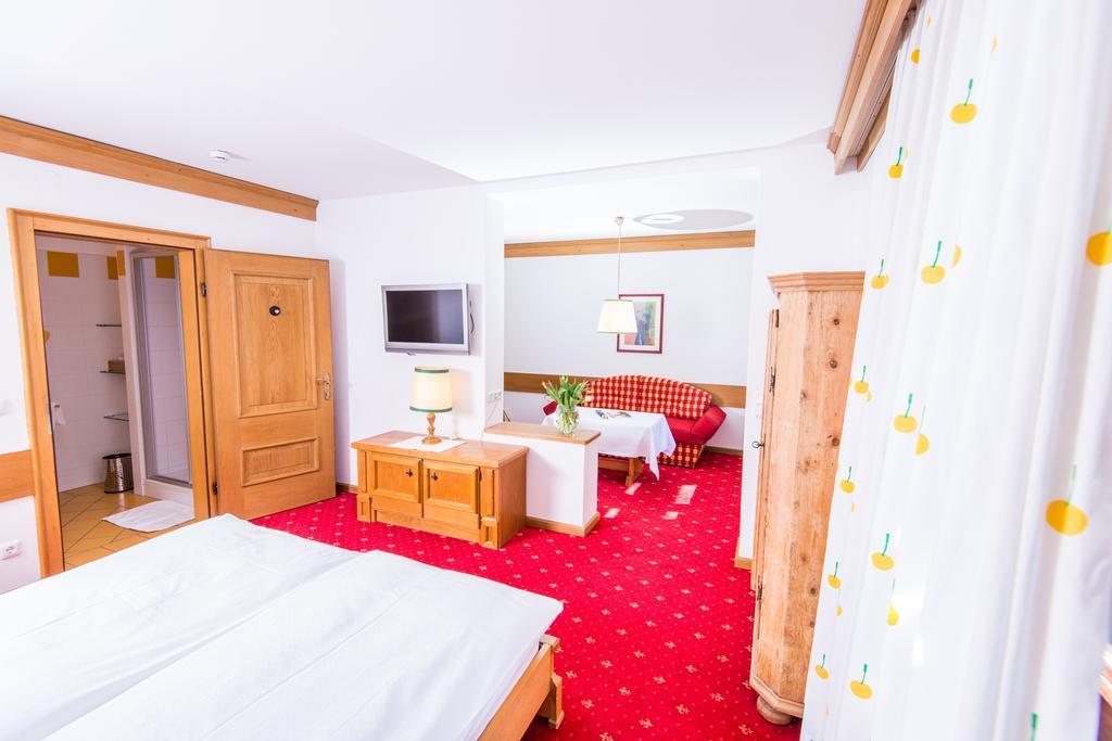Hotel Zur Post Goldegg im Pongau Exterior foto